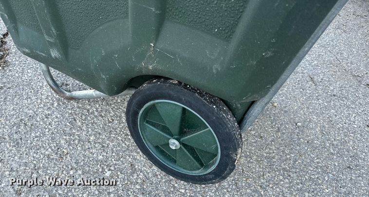 image for item NM9105 Approximately 50 trash carts