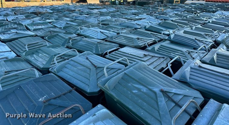 image for item NM9106 Approximately 100 trash carts