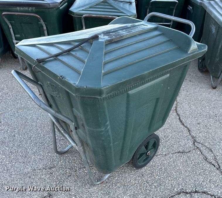 image for item NM9106 Approximately 100 trash carts