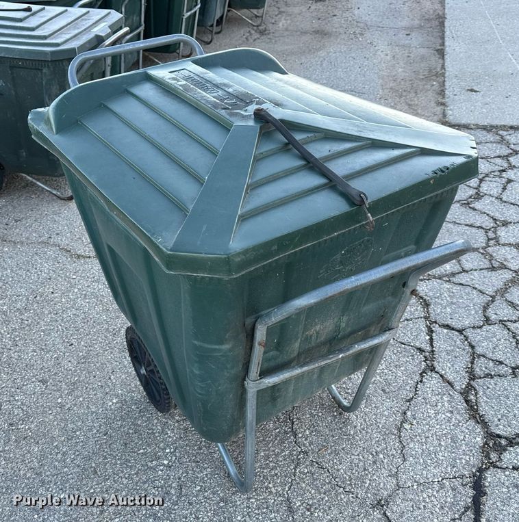image for item NM9106 Approximately 100 trash carts