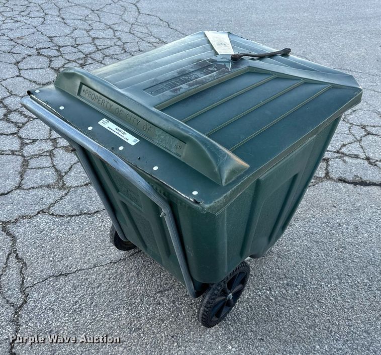 image for item NM9106 Approximately 100 trash carts