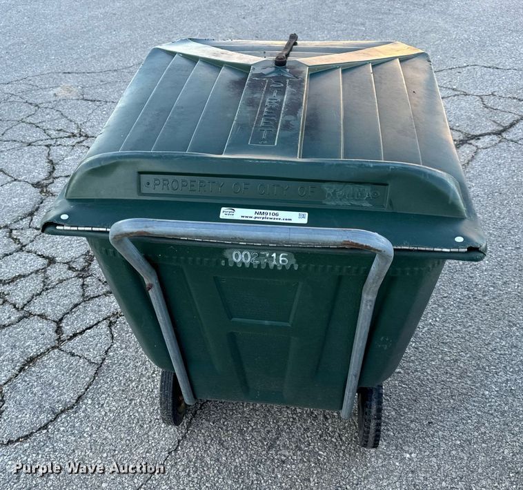 image for item NM9106 Approximately 100 trash carts