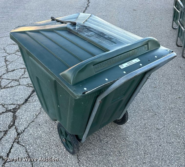 image for item NM9106 Approximately 100 trash carts