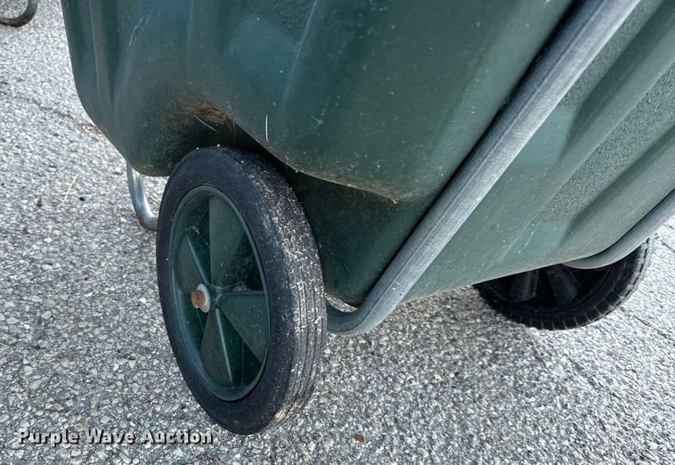 image for item NM9106 Approximately 100 trash carts