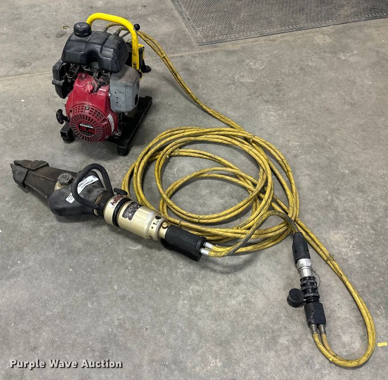 image for item NM9177 American Rescue Genesis  Jaws of Life rescue tool