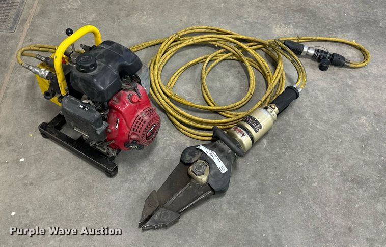 image for item NM9177 American Rescue Genesis  Jaws of Life rescue tool