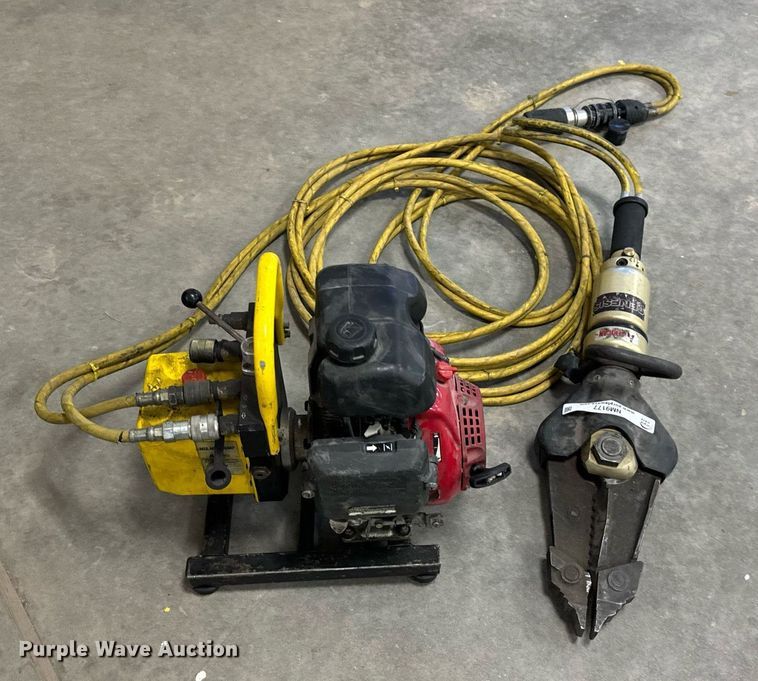 image for item NM9177 American Rescue Genesis  Jaws of Life rescue tool