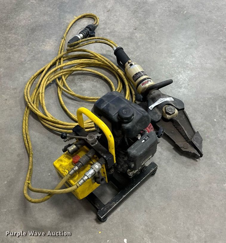 image for item NM9177 American Rescue Genesis  Jaws of Life rescue tool