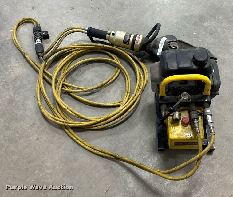 image for item NM9177 American Rescue Genesis  Jaws of Life rescue tool