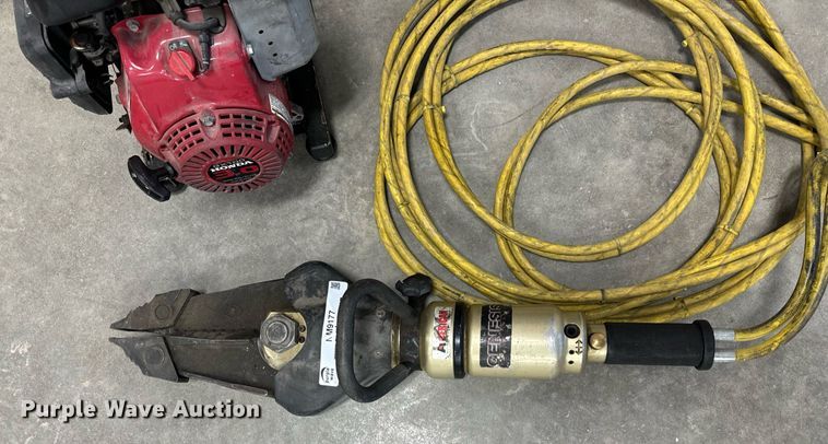 image for item NM9177 American Rescue Genesis  Jaws of Life rescue tool