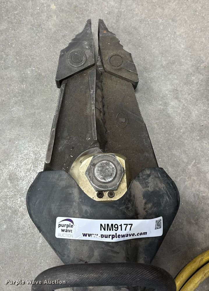 image for item NM9177 American Rescue Genesis  Jaws of Life rescue tool