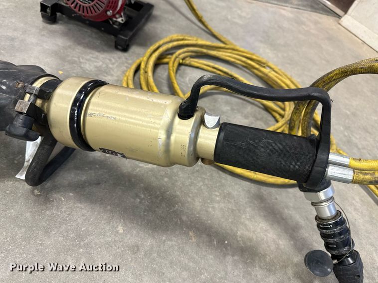 image for item NM9177 American Rescue Genesis  Jaws of Life rescue tool