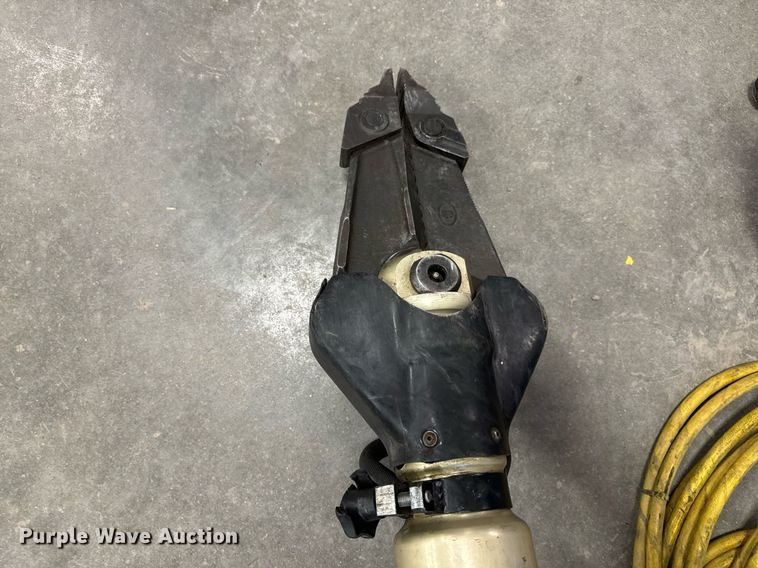 image for item NM9177 American Rescue Genesis  Jaws of Life rescue tool