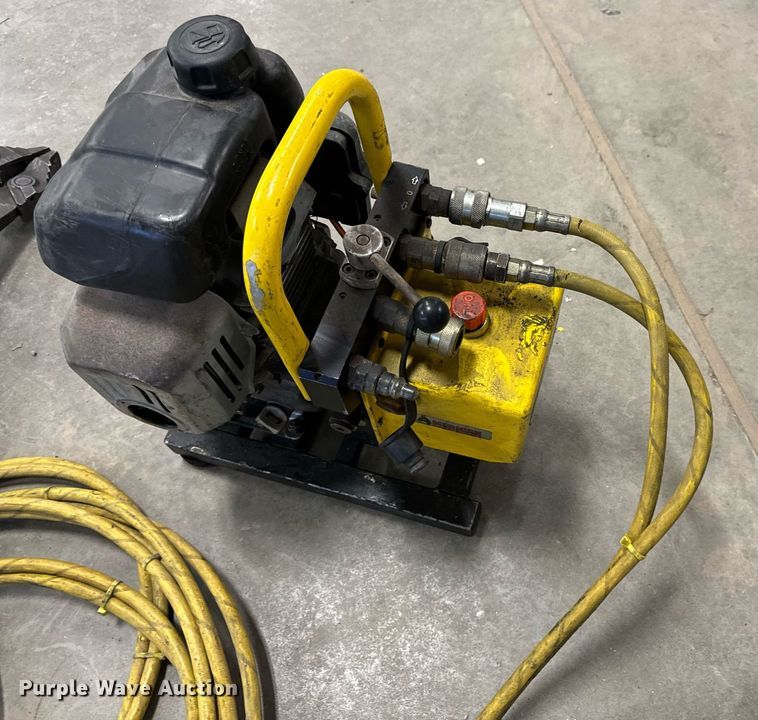 image for item NM9177 American Rescue Genesis  Jaws of Life rescue tool