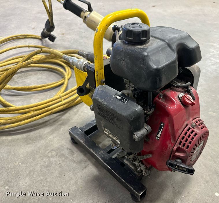 image for item NM9177 American Rescue Genesis  Jaws of Life rescue tool