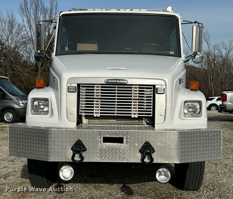 image for item NM9182 2004 Freightliner FL70  utility / service truck