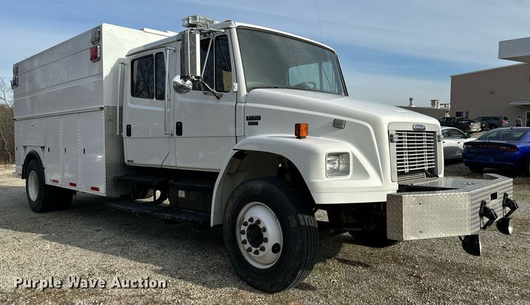 image for item NM9182 2004 Freightliner FL70  utility / service truck