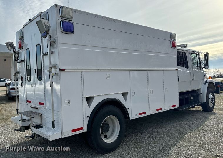 image for item NM9182 2004 Freightliner FL70  utility / service truck