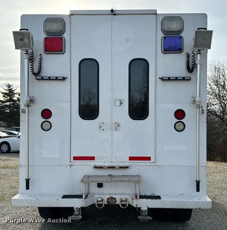 image for item NM9182 2004 Freightliner FL70  utility / service truck