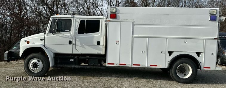 image for item NM9182 2004 Freightliner FL70  utility / service truck