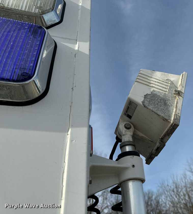 image for item NM9182 2004 Freightliner FL70  utility / service truck