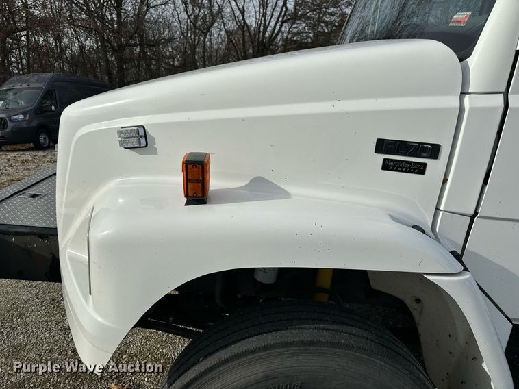 image for item NM9182 2004 Freightliner FL70  utility / service truck