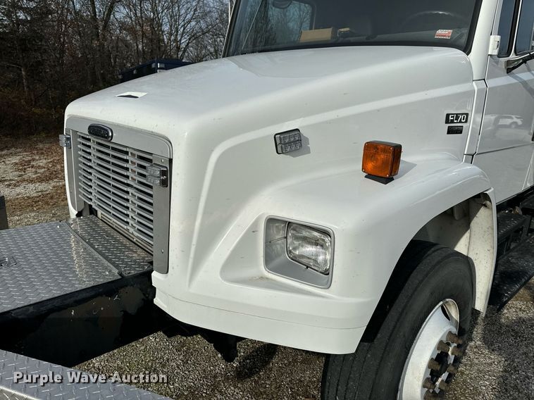 image for item NM9182 2004 Freightliner FL70  utility / service truck