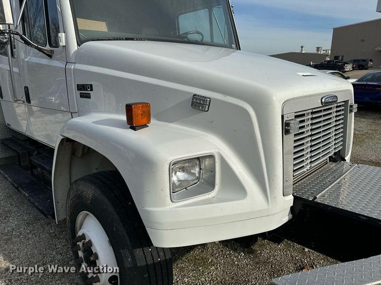 image for item NM9182 2004 Freightliner FL70  utility / service truck