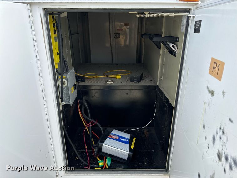 image for item NM9182 2004 Freightliner FL70  utility / service truck