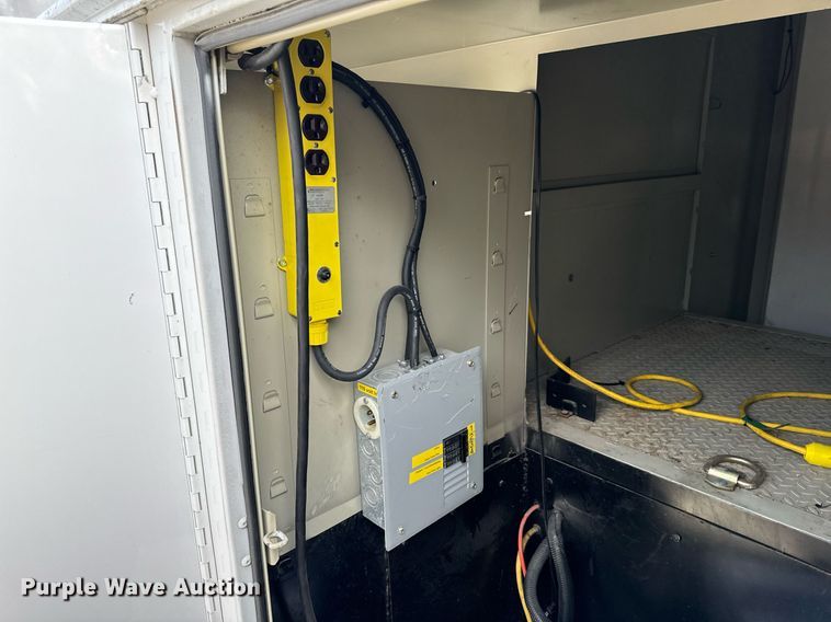 image for item NM9182 2004 Freightliner FL70  utility / service truck