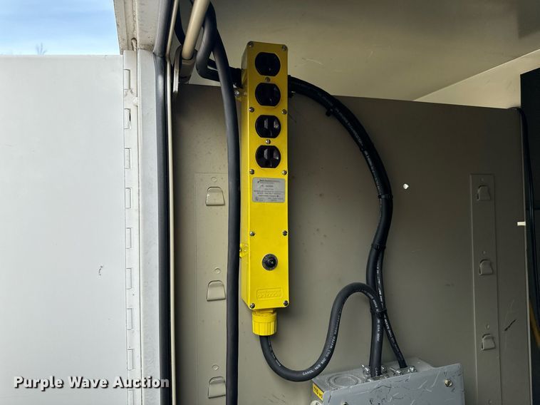 image for item NM9182 2004 Freightliner FL70  utility / service truck