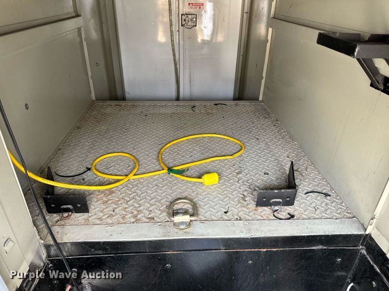 image for item NM9182 2004 Freightliner FL70  utility / service truck