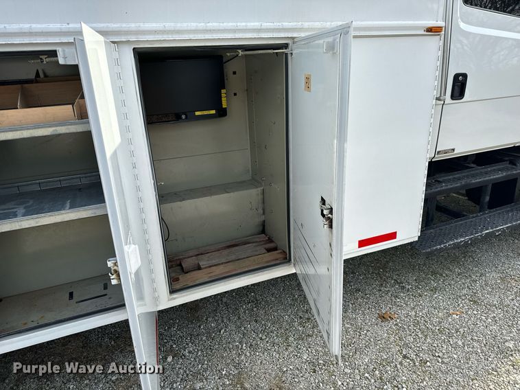 image for item NM9182 2004 Freightliner FL70  utility / service truck