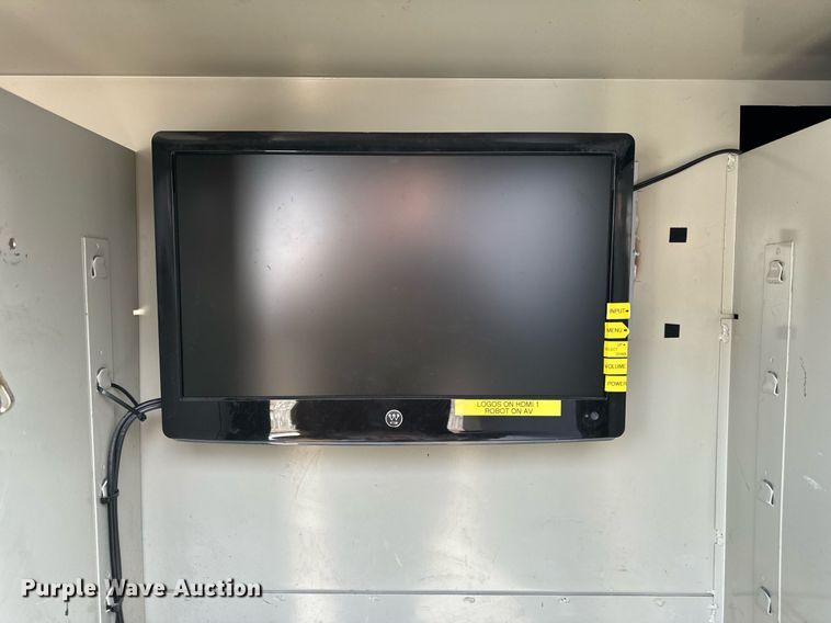 image for item NM9182 2004 Freightliner FL70  utility / service truck