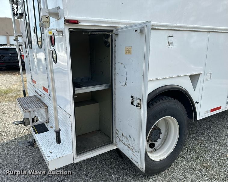 image for item NM9182 2004 Freightliner FL70  utility / service truck