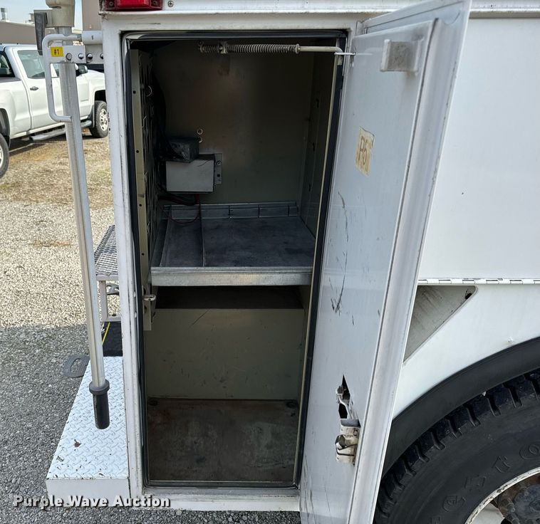 image for item NM9182 2004 Freightliner FL70  utility / service truck