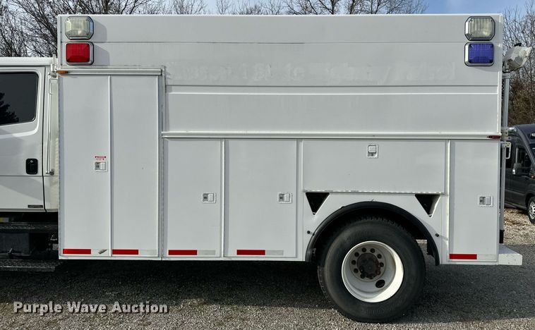 image for item NM9182 2004 Freightliner FL70  utility / service truck