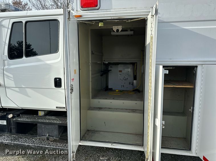 image for item NM9182 2004 Freightliner FL70  utility / service truck