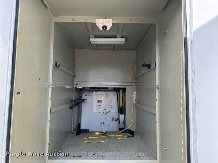 image for item NM9182 2004 Freightliner FL70  utility / service truck