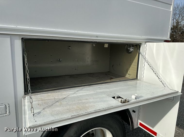 image for item NM9182 2004 Freightliner FL70  utility / service truck