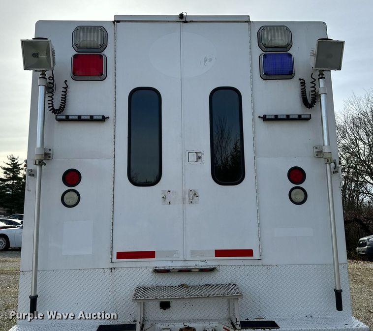 image for item NM9182 2004 Freightliner FL70  utility / service truck