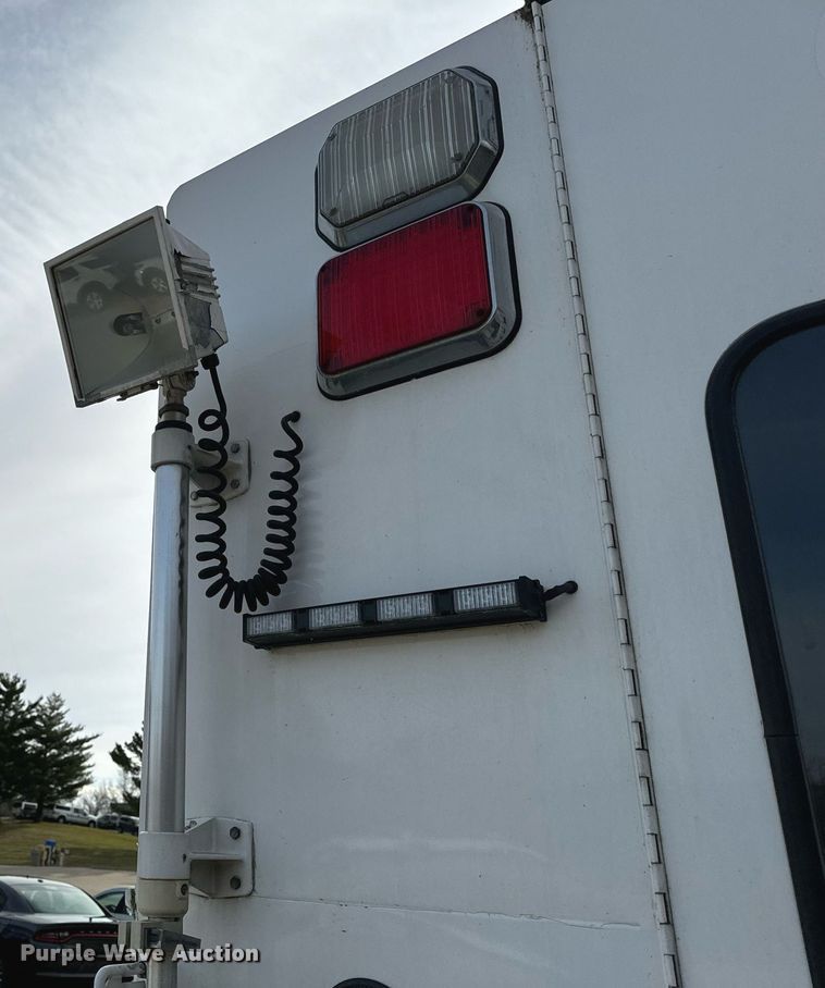 image for item NM9182 2004 Freightliner FL70  utility / service truck