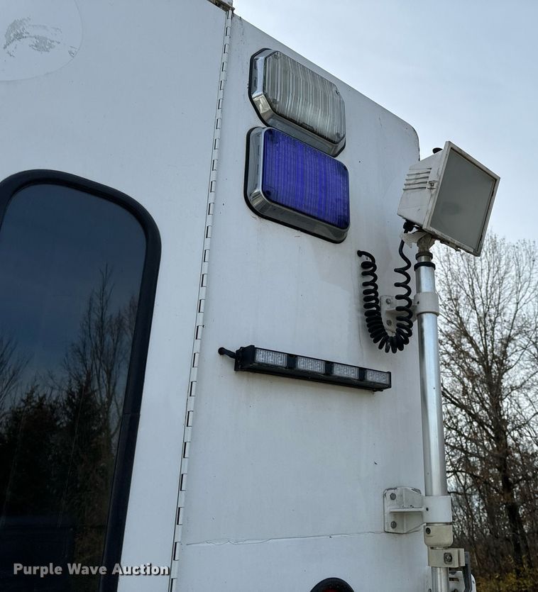 image for item NM9182 2004 Freightliner FL70  utility / service truck