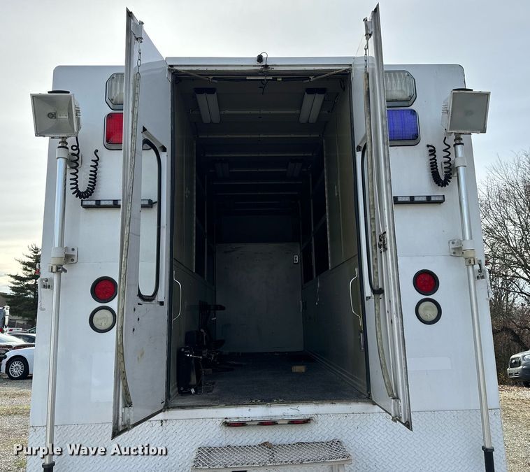 image for item NM9182 2004 Freightliner FL70  utility / service truck