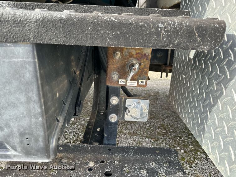 image for item NM9182 2004 Freightliner FL70  utility / service truck