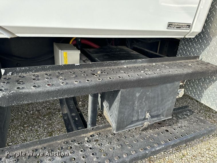 image for item NM9182 2004 Freightliner FL70  utility / service truck