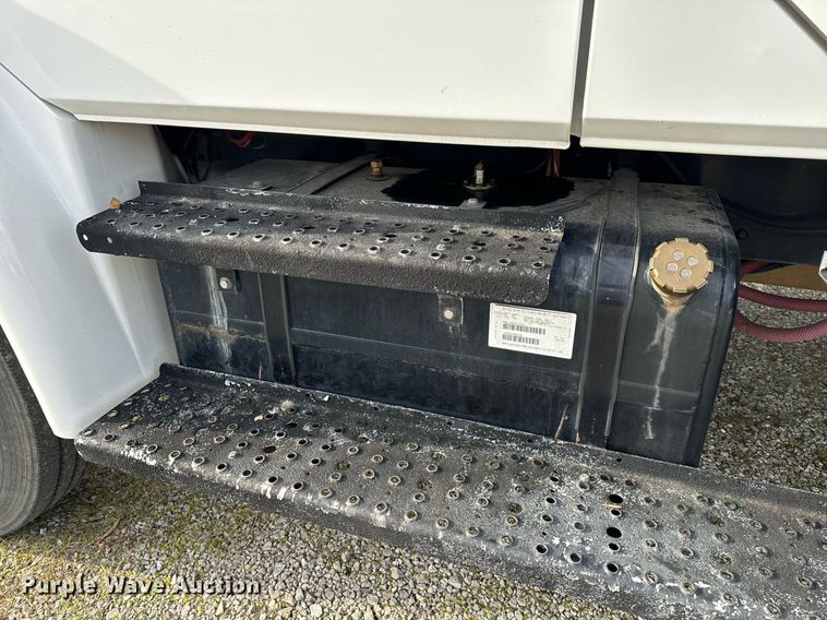 image for item NM9182 2004 Freightliner FL70  utility / service truck