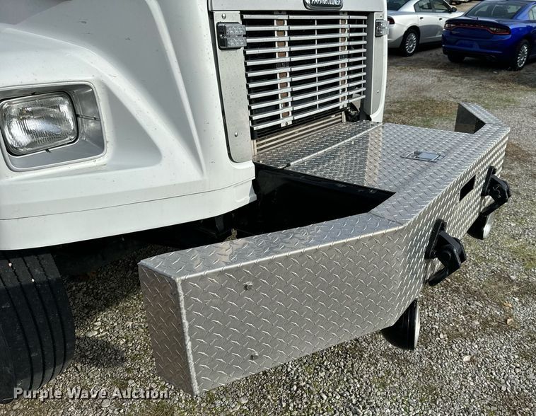 image for item NM9182 2004 Freightliner FL70  utility / service truck