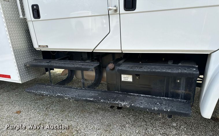 image for item NM9182 2004 Freightliner FL70  utility / service truck