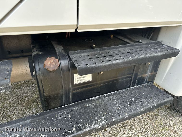 image for item NM9182 2004 Freightliner FL70  utility / service truck